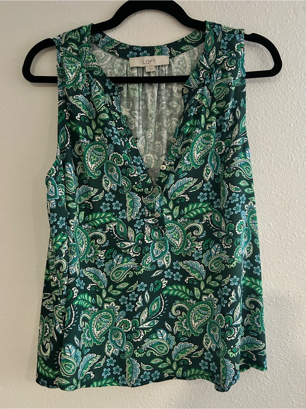 LOFT Green Paisley V-Neck Sleeveless Top